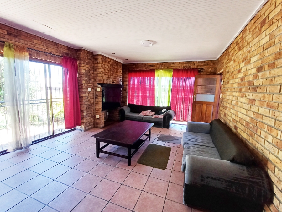 6 Bedroom Property for Sale in Palmiet Western Cape